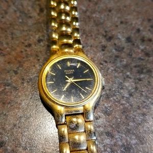 Vtge Pulsar Ladies GOLDTONE STAINLESS STEEL WATCH BLACK DIAL Water resist